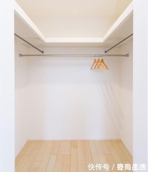 木板|衣帽间别装定制柜了！这样设计几百块就能搞定，独立空间超实用