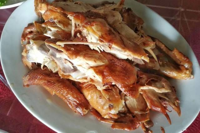 回老家村里小饭店聚餐，14道菜380元，乡下厨师水平让人惊讶