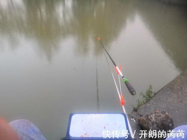 危险|北京救援队劝阻钓鱼,宣导“野钓危险”,网友钓鱼成危险源了