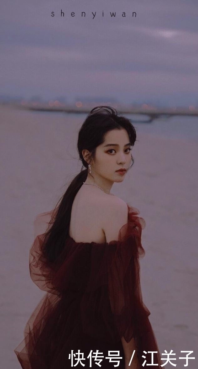 扎发 别再披头散发了,今秋流行这3种“扎发发型”,简单自然易上手