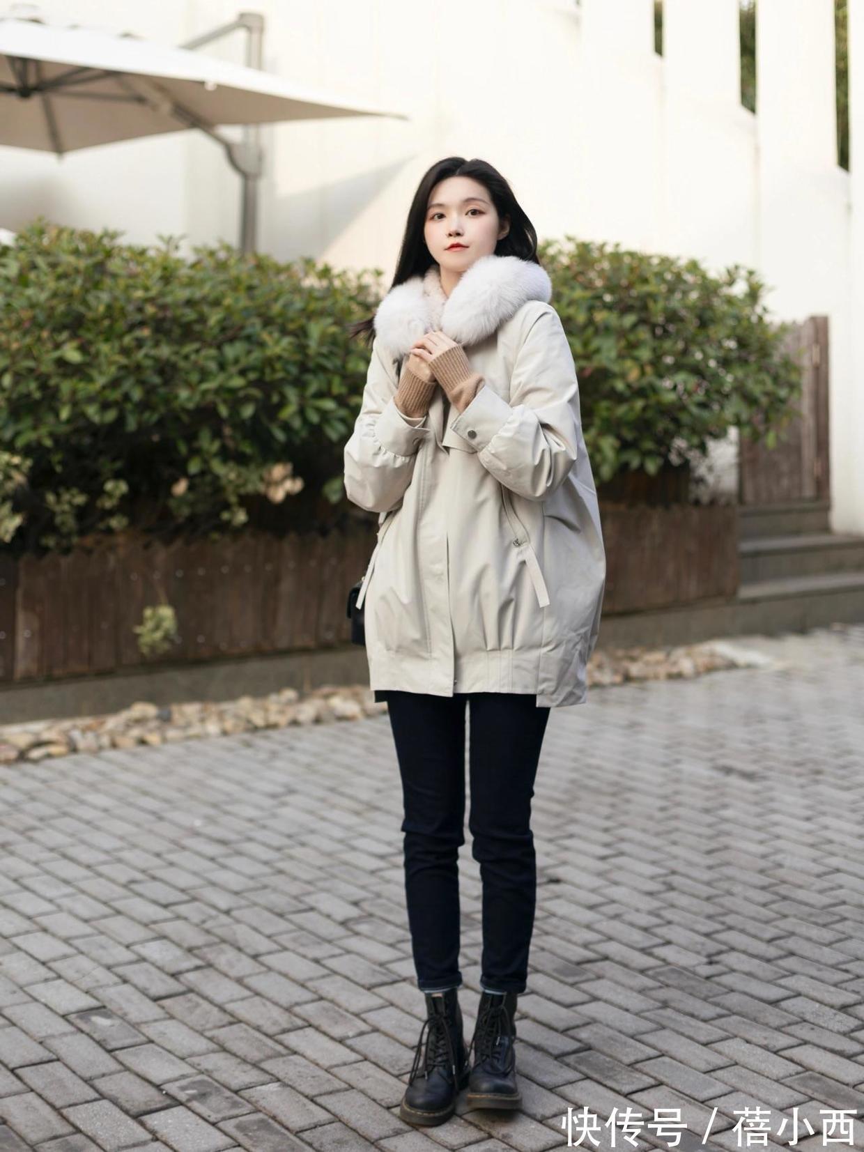 时髦 时髦的女人,衣橱里一定有“羽绒服”,搭配牛仔裤、半身裙很洋气