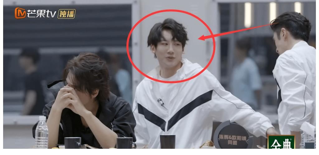 披荆斩棘|《披荆斩棘》淘汰见人品！敖犬旁观太冷漠，麦亨利偷笑被镜头捕捉