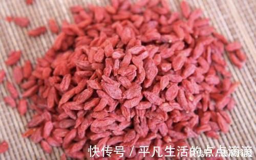 水果|女人不想老太快,少碰“4果”,多吃“3物”,紧致肌肤,显年轻