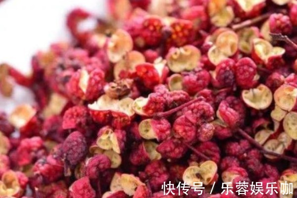 花椒|每天用花椒水泡脚,坚持一月,白发没了,脚气也治好了!