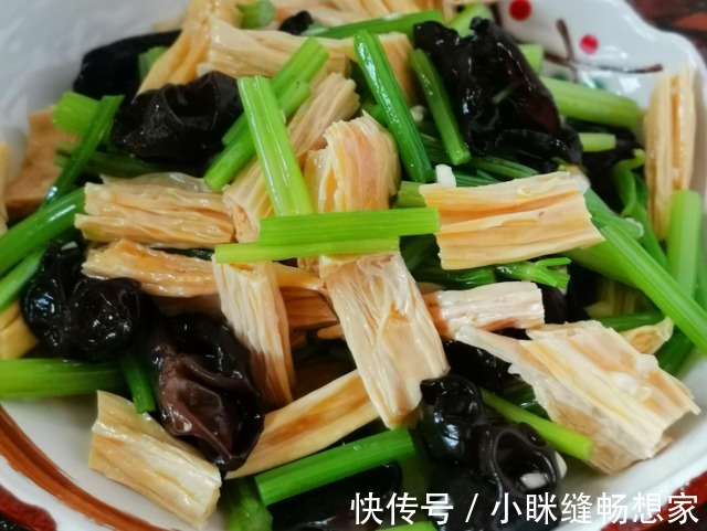 润肠|凉拌木耳时多放一样,脆嫩鲜美,爽口多汁,润肠通便还降压降脂