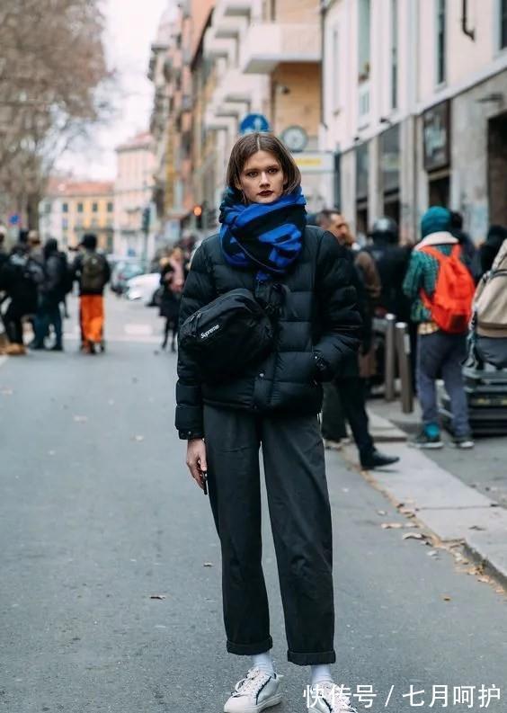 减龄 适合中年女人的“黑羽绒服”穿搭,不老气、不显胖,体面又减龄