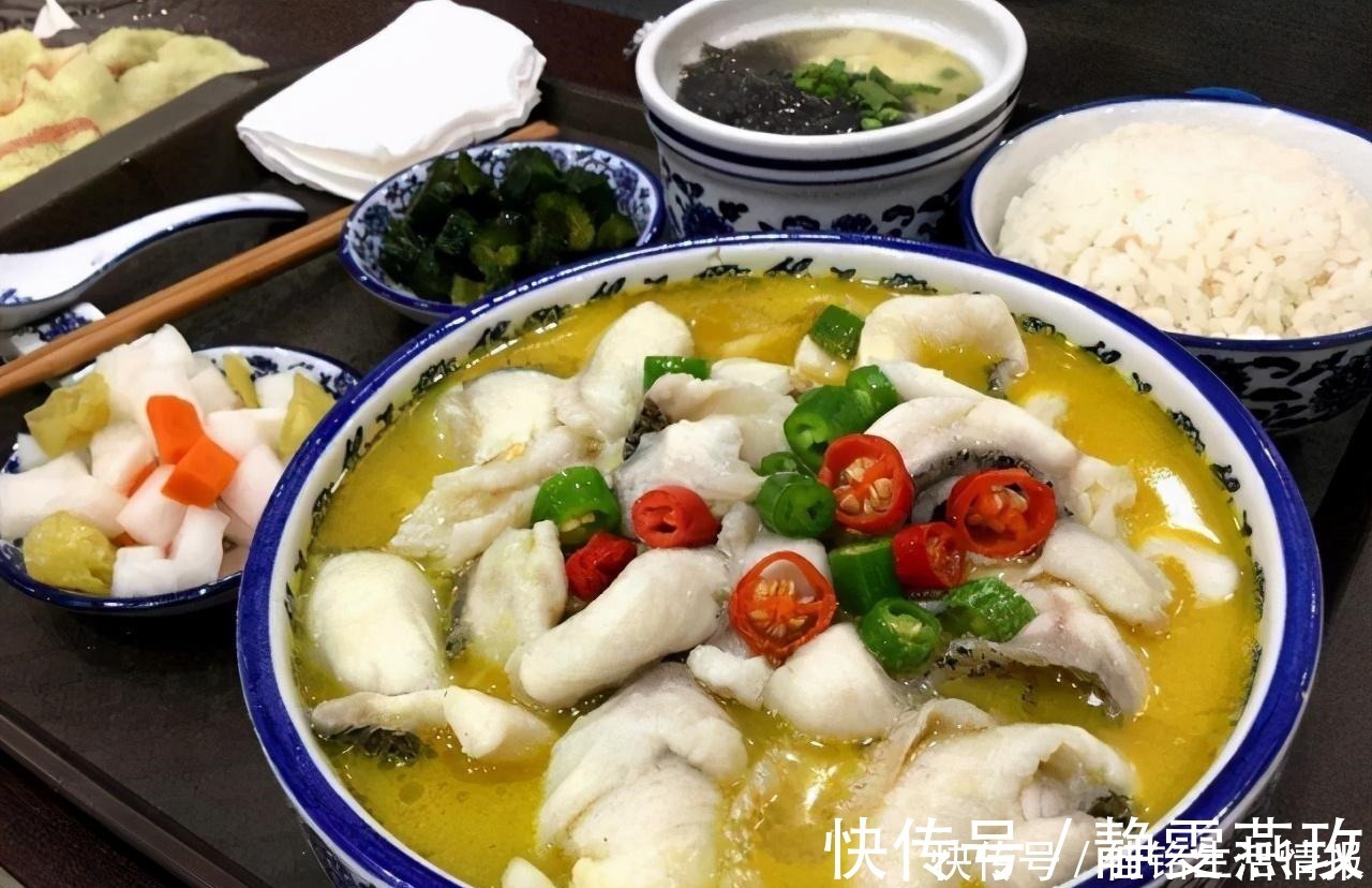 酸菜|做酸菜鱼，是先煮鱼还是先炒酸菜厨师长都不对！这么做才正确