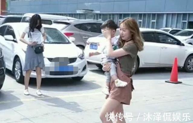 孩子|孩子出门被妈妈捂着眼睛走出小区后,网友称赞妈妈真细心