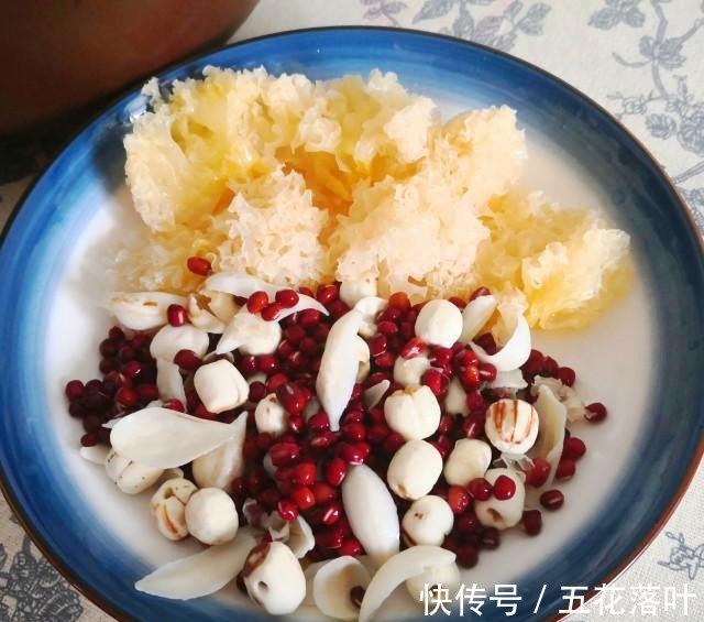 石榴树|百合莲子红豆糖水,分享一款甜汤,好喝又滋补!