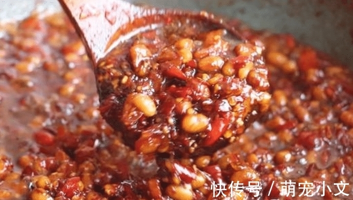 自己在家做黄豆酱，不放任何添加剂，酱香味浓郁，比买的还好吃