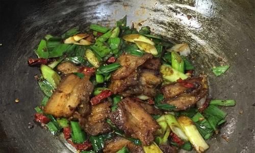  料酒去腥|回锅肉的家常做法，酱香味浓郁，肉香而不腻，比饭店的还好吃