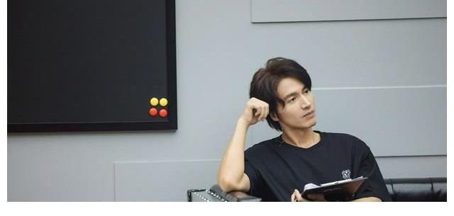 訓(xùn)練照|言承旭訓(xùn)練照曝光，44歲男神狀態(tài)清爽帥氣依舊，努力訓(xùn)練神情專注