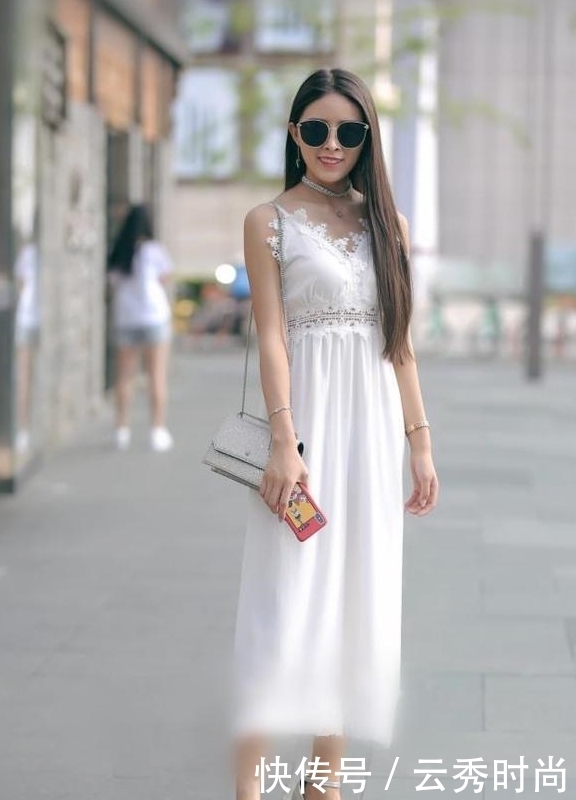 身穿|身穿连衣裙,小姐姐气质温婉文雅,非常耐看