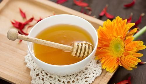 法令纹|女人开始衰老时，面部多半会有3个变化，若没中，恭喜还很年轻