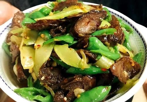  上桌|入口鲜香至极的下饭菜，越嚼越香，端上桌家人就着米饭，吃爽了！