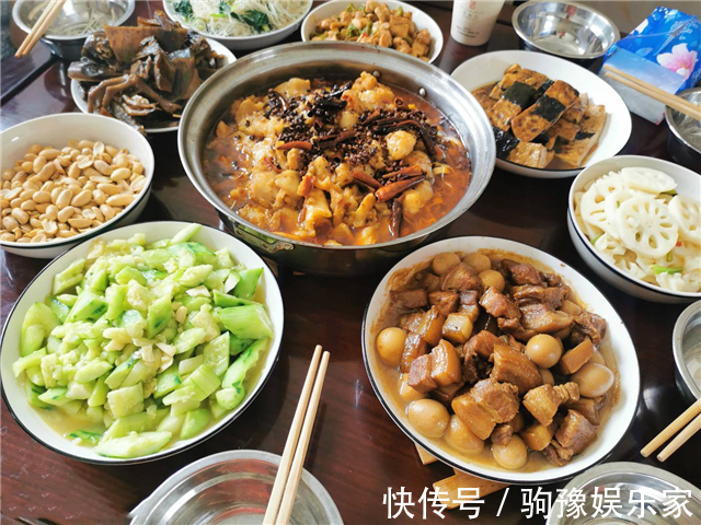 水煮鱼|农忙和老公回老家帮忙，婆婆中午下厨招待，一桌菜却城里吃不到！