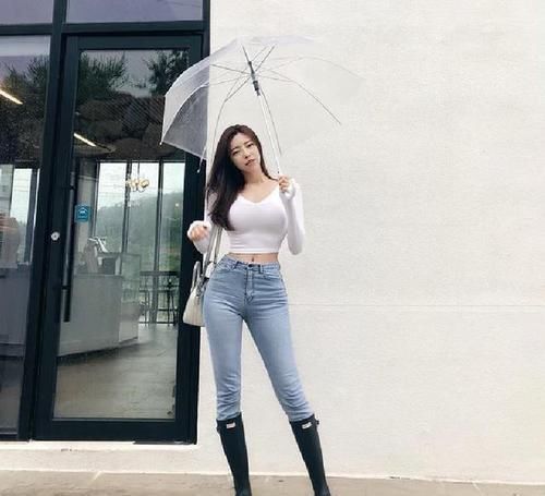 两不误|牛仔裤很休闲显气质,不失淑女范,让你身材气质两不误