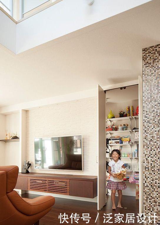 美观性|客厅拿出2㎡,学日本这么去设计,多了一个功能区不说,还超能装