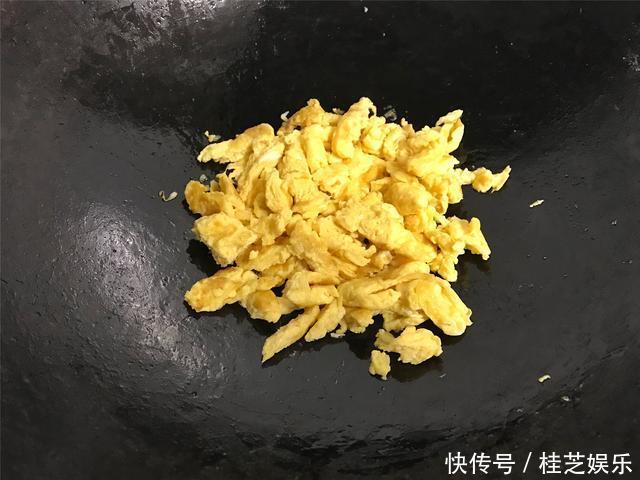 冬天要多吃此素菜,2块钱一把,简单一炒,鲜香美味,好吃又营养