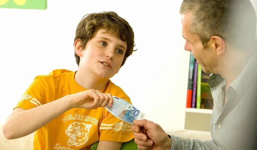 文具盒|当父母说“太贵,不能买”时,对孩子的伤害比我们想象中的还要大