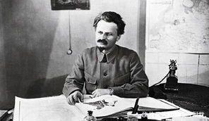 政治局委员|在与托洛茨基的斗争中,斯大林是如何一步步地夺取军权的!