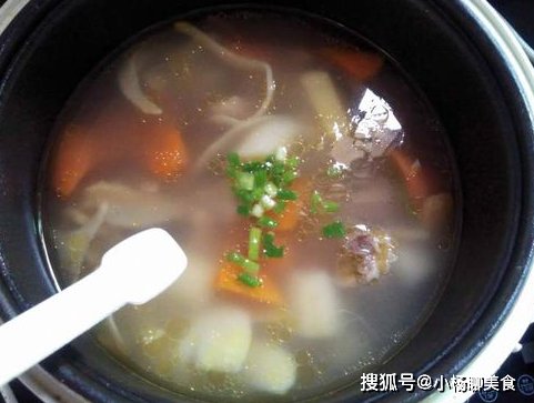 错误|炖排骨汤,多数人易出错的3个操作!肉质腥柴不鲜嫩,别乱炖汤了