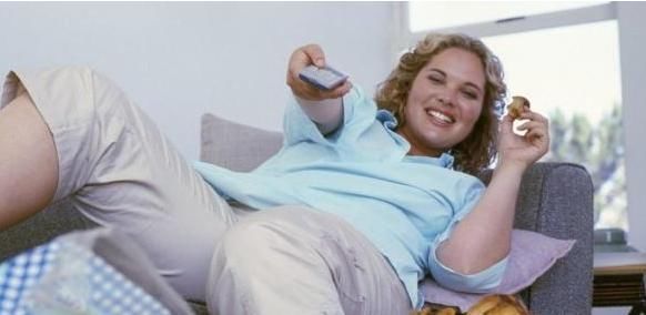 血压|高血压患者别担心，专家：起床“懒”，睡前少做3事，血压悄悄降