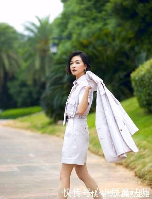 留意力 美女简洁的开衫搭配打底裤,配置的不一样,时尚又靓丽!