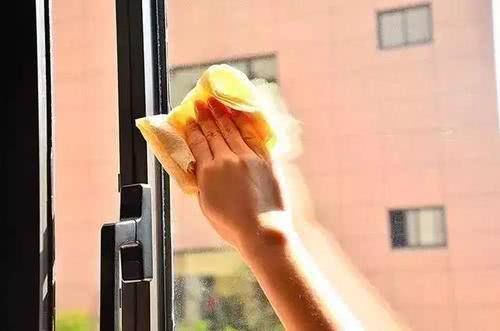 等着我|纱窗清洁很麻烦,其实需要对症下药,轻松把灰尘弄干净,真干净