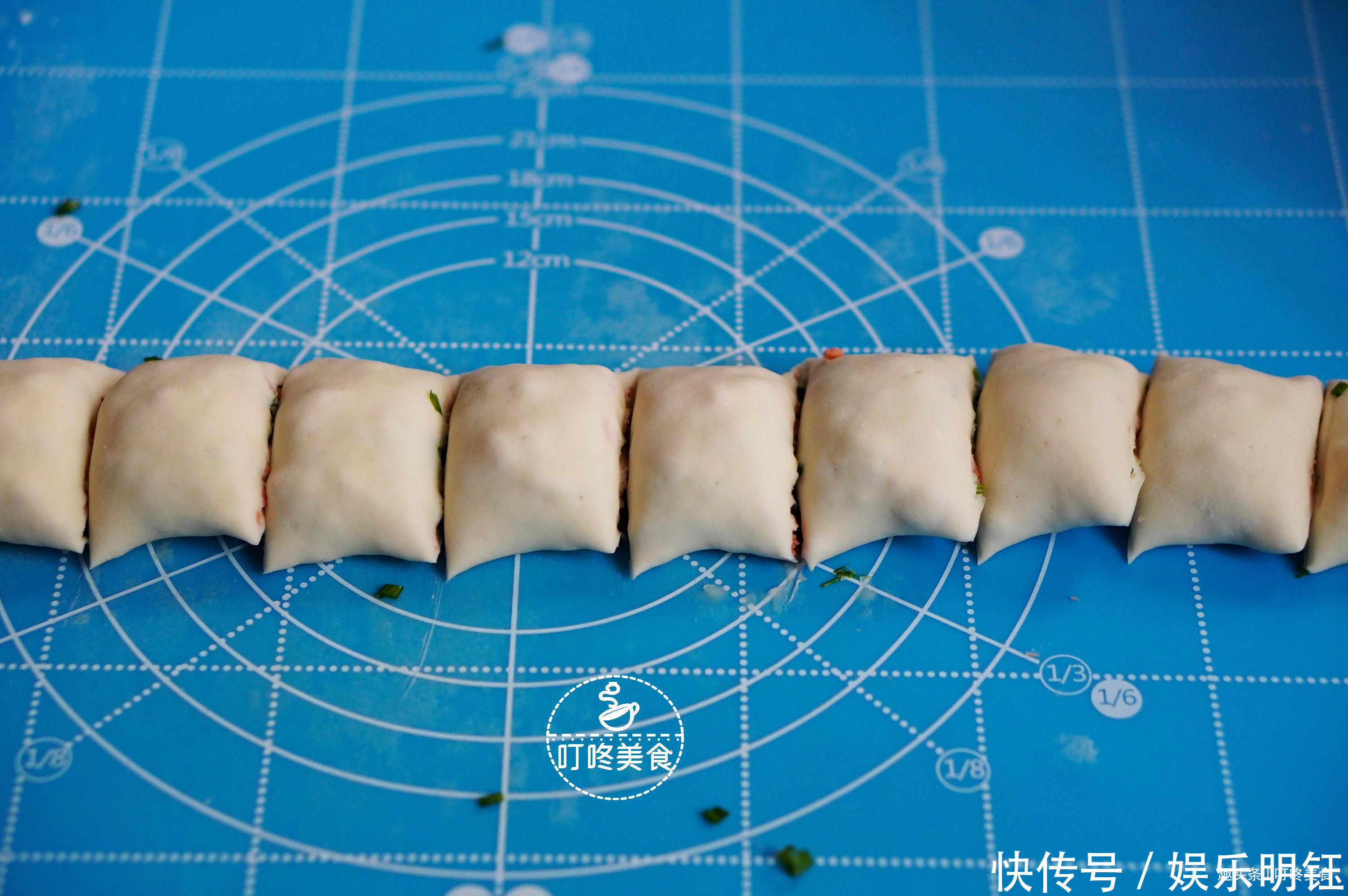 在家做面食,教你新吃法,一卷一蒸就上桌,比包子馒头香百倍