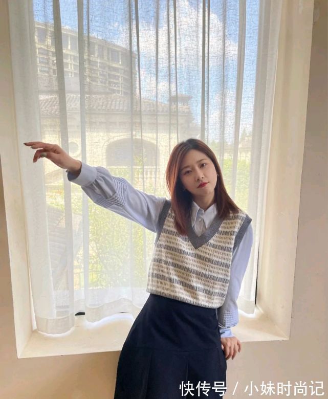 半身裙|早秋穿什么才好看?简约温柔的穿搭就很不错,减龄又有气质