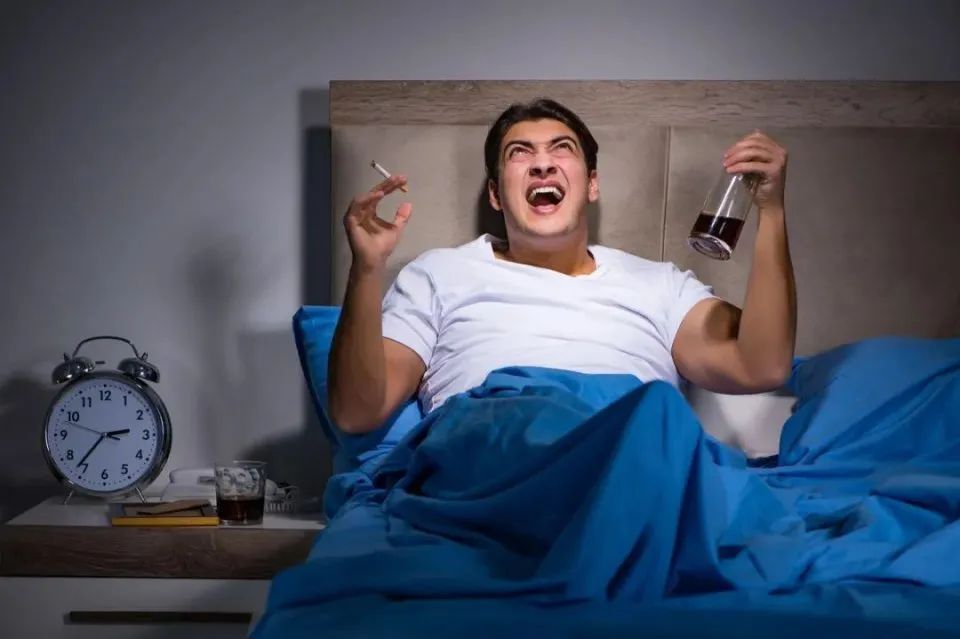 腸癌|28歲女子，腸道內長滿腫瘤，疼痛難忍，父母含淚，放棄治療