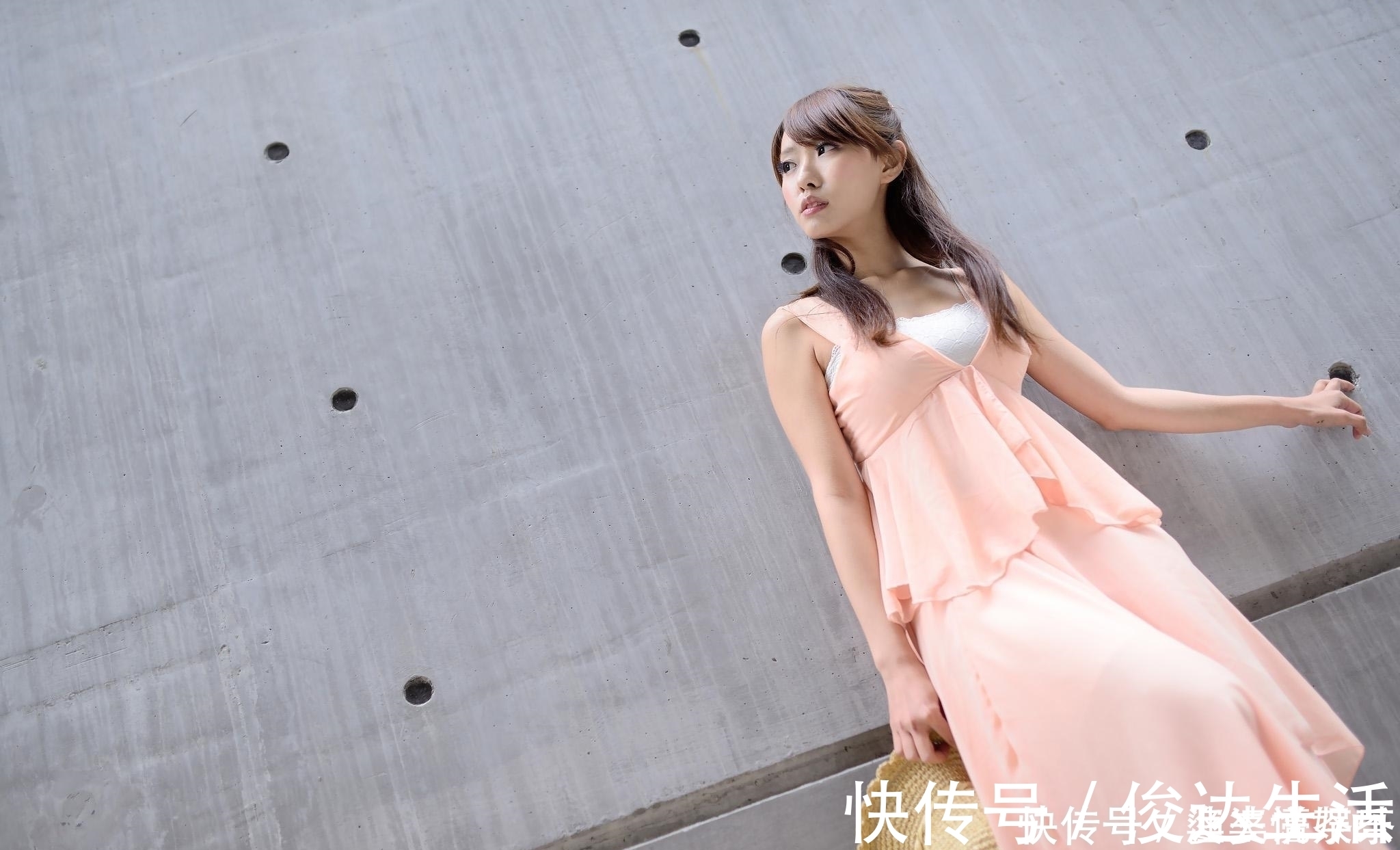 美女|时尚穿搭推荐：时尚美女唯美写真，青春、靓丽，简直美爆了