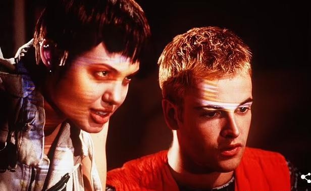 前夫|安吉丽娜朱莉穿白色透明裙装, 仙女气质不俗, 孤身前去见前夫