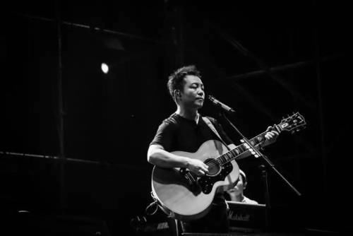 無地自容|竇唯和許巍現在的音樂算是搖滾嗎？他們兩人誰更厲害？