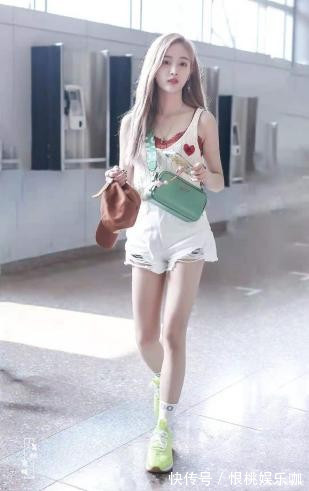 漫画腿|吴宣仪的漫画腿太好看了!又细又直,分享3个腿部动作,塑造同款