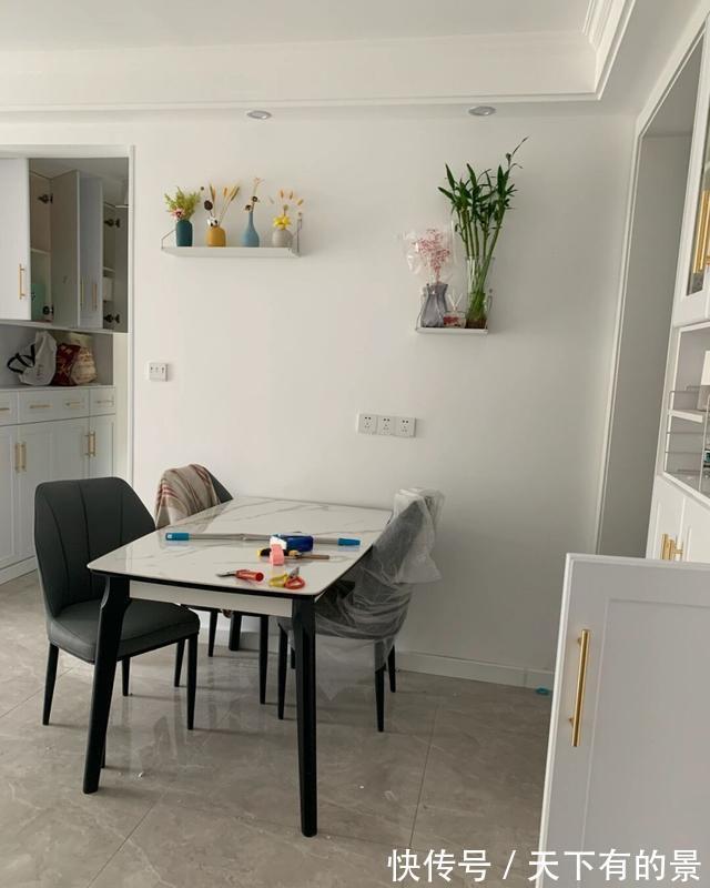 榻榻米|耗时半年新房终于完工,北欧风格很满意,过道设计柜子很实用