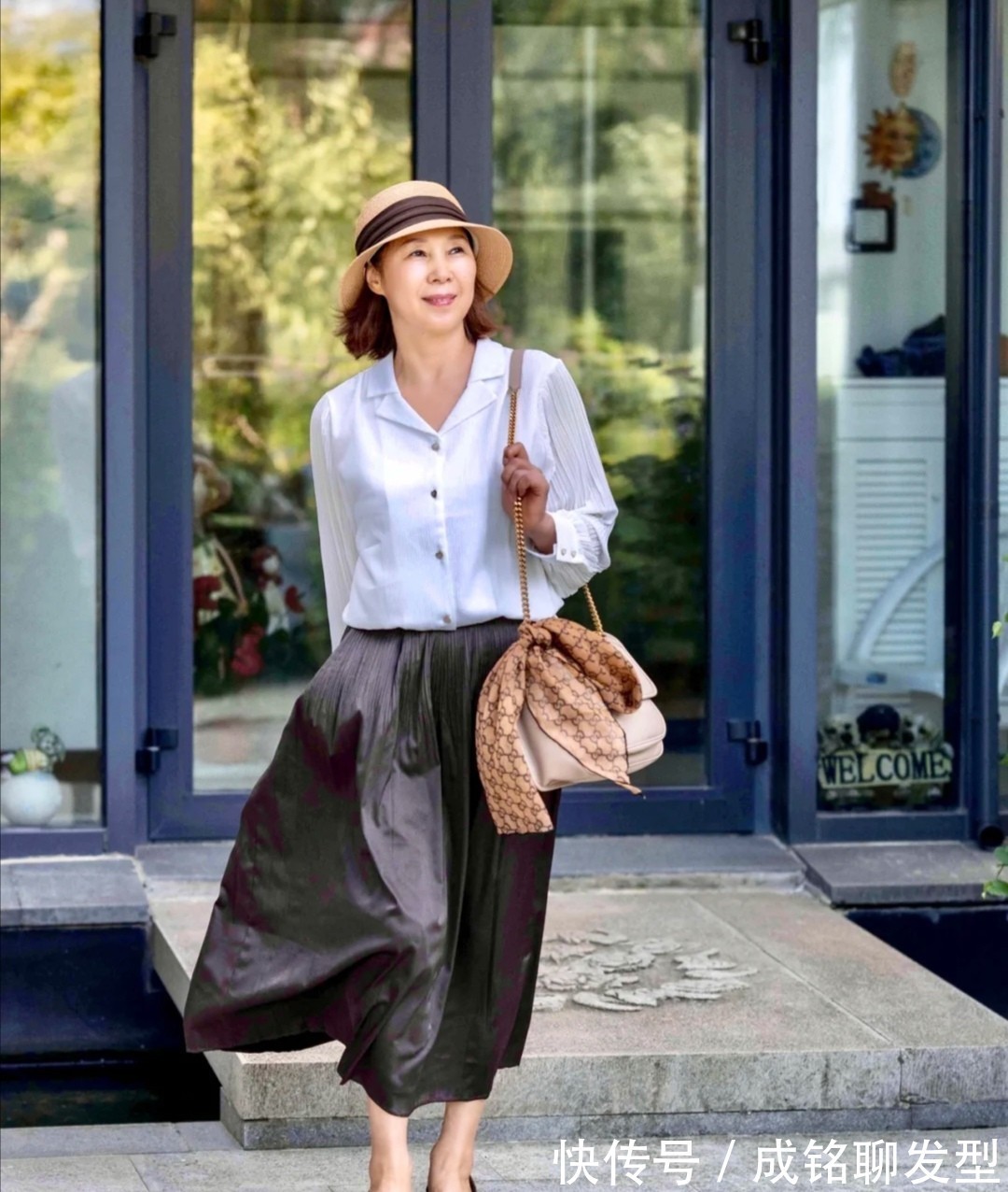 丝巾|爱美不分年纪,65岁的奶奶用穿搭圈粉无数,这才是老人该有的装扮