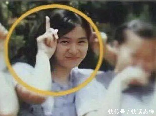 鼻尖抬高,鼻翼惊现疤痕,号称天然美女代名词的她,也翻车了?