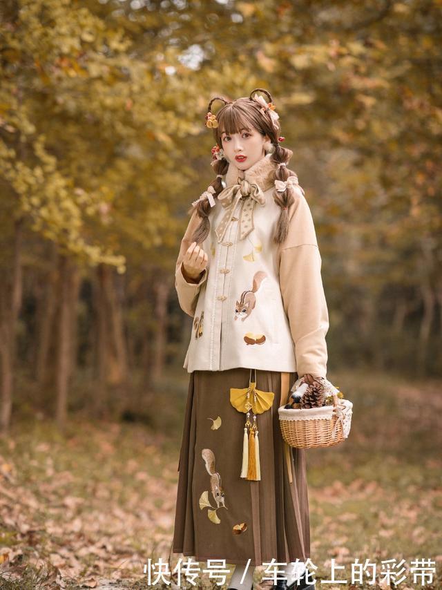 汉服|“糖炒栗子”味的汉服你见过吗软萌可爱,路人看了也喜欢