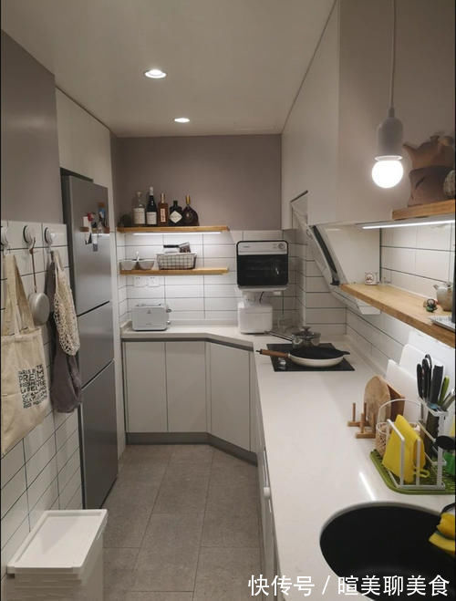 实用|厨房转角别做直角柜,加个横切面,变成135°大转角宽敞又实用