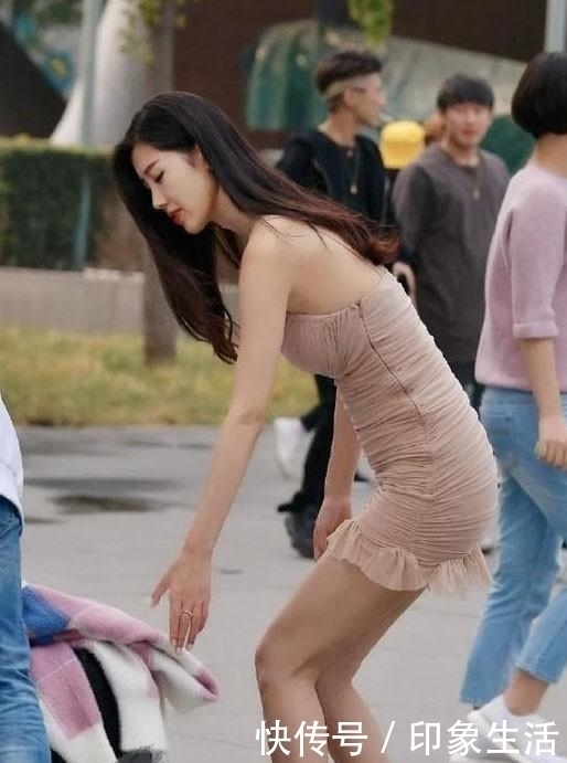 过目不忘的连衣裙少女让人一见倾心