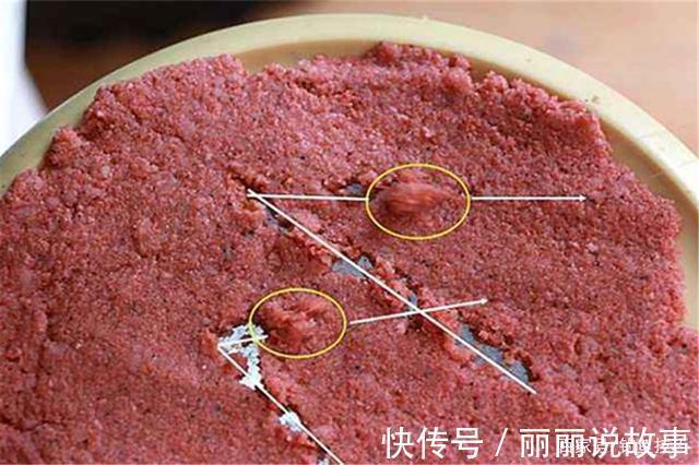 秋冬季节钓鲫鱼,气温低鱼口轻,别用搓饵和拉饵,上饵用这种手法