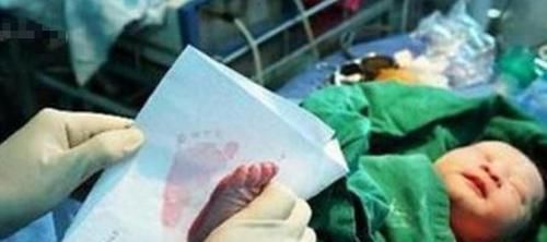 宝妈|新生儿出生后为啥医院要留“脚印”?医生轻易不说,父母要有数