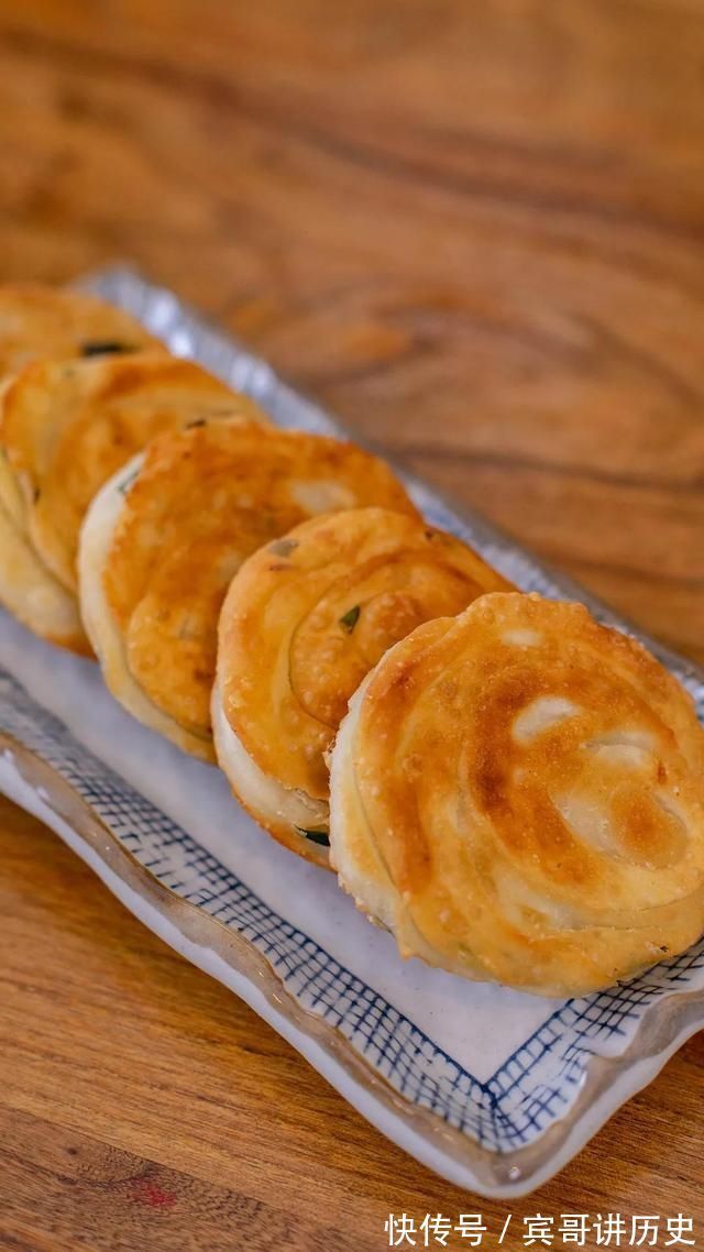 排队4个小时才能吃到的网红葱油饼，只要简单几步在家就能做