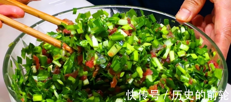 韭菜馅儿|包韭菜馅饺子,牢记“2放3不放”,韭菜翠绿不出水,鲜香又美味!