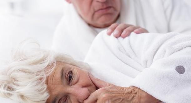 如果长期吸烟的人,在床上有以下一些表现,也许你该考虑戒烟了