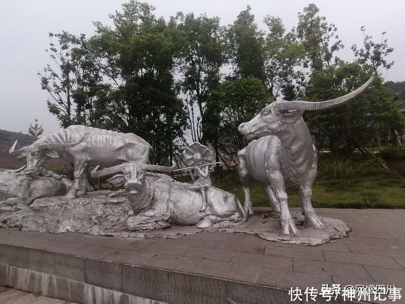 蓬安|逛游百牛赞歌广场，这里风景独好