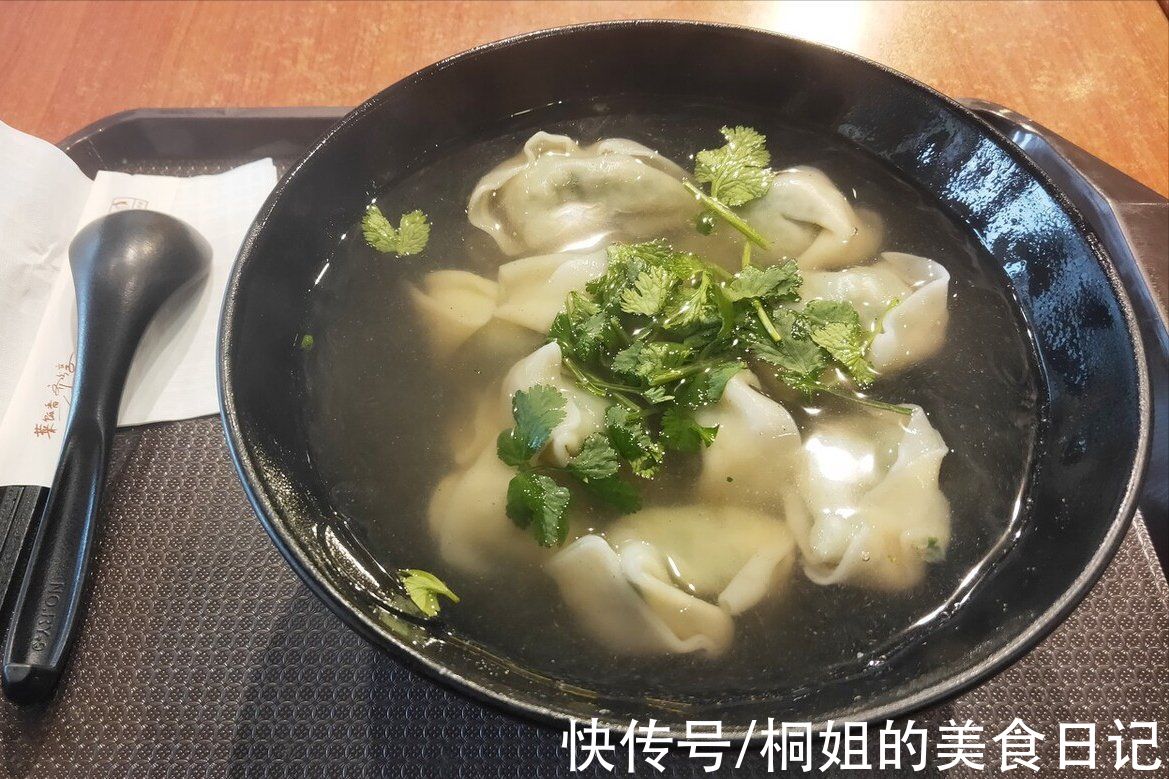 馄饨要想好吃,肉馅是关键,要想肉馅鲜嫩多汁,切记多放2味料