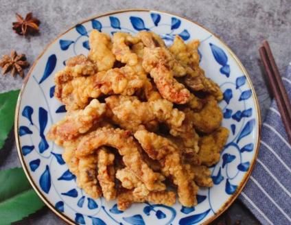 炸小酥肉，挂糊是基本，花椒是精髓，两者恰到好处，味道才正宗！